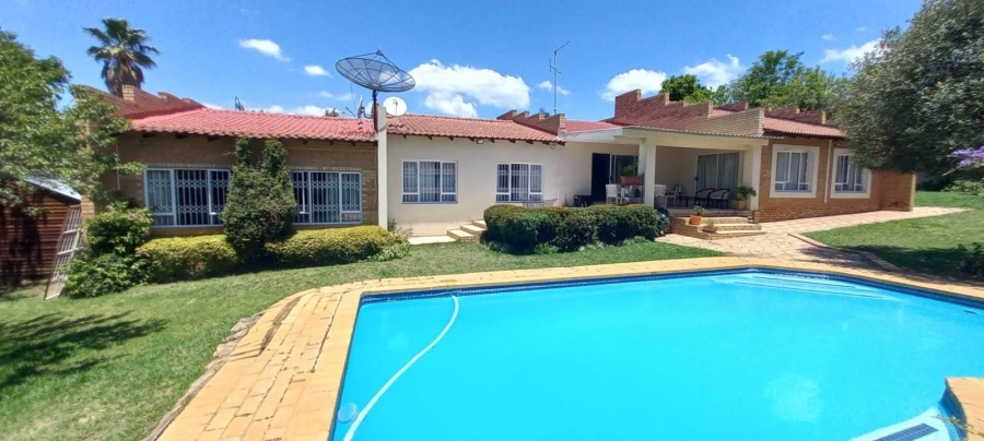 To Let 4 Bedroom Property for Rent in Buccleuch Gauteng
