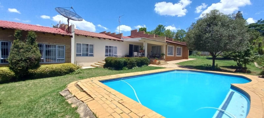 To Let 4 Bedroom Property for Rent in Buccleuch Gauteng