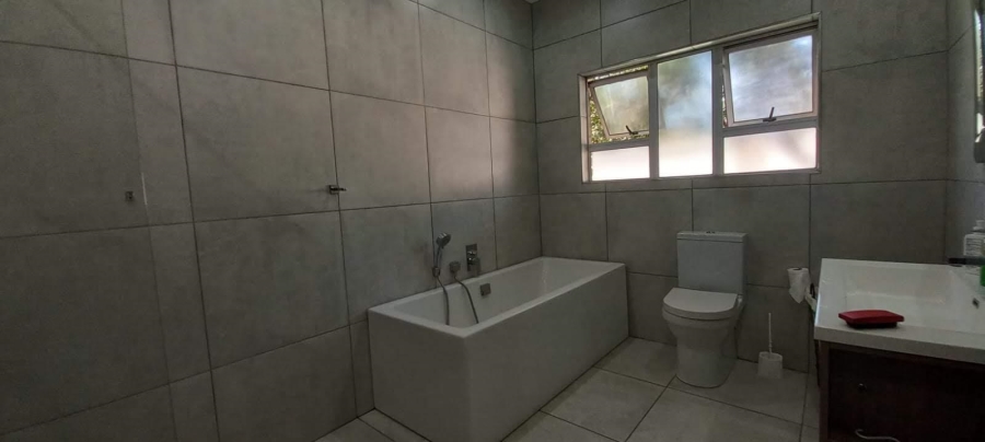 To Let 4 Bedroom Property for Rent in Buccleuch Gauteng