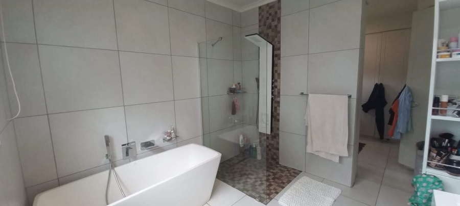 To Let 4 Bedroom Property for Rent in Buccleuch Gauteng