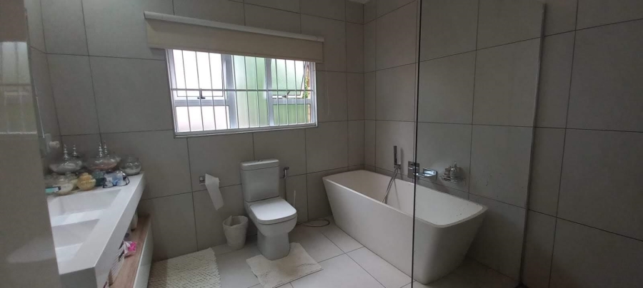 To Let 4 Bedroom Property for Rent in Buccleuch Gauteng