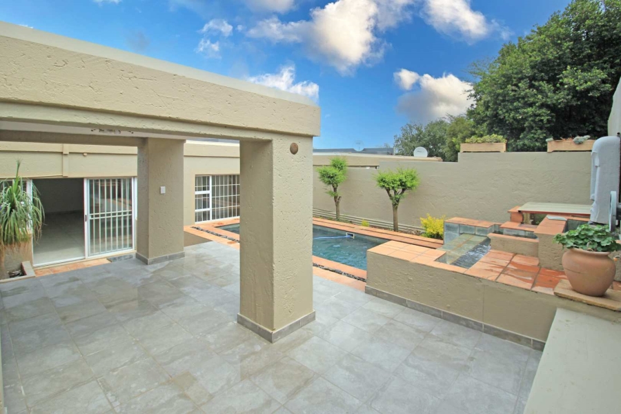 3 Bedroom Property for Sale in Faerie Glen Gauteng