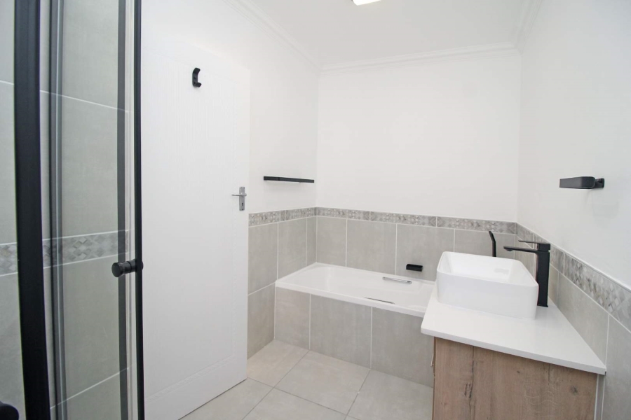 3 Bedroom Property for Sale in Faerie Glen Gauteng