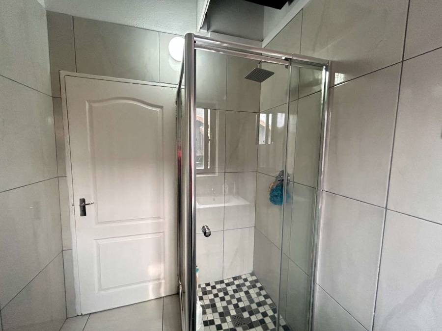 2 Bedroom Property for Sale in Honeydew Grove Gauteng