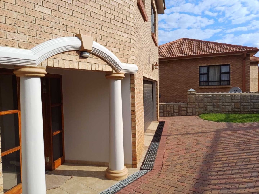 6 Bedroom Property for Sale in South Crest Gauteng