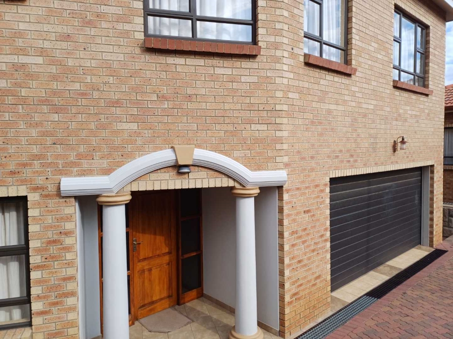 6 Bedroom Property for Sale in South Crest Gauteng