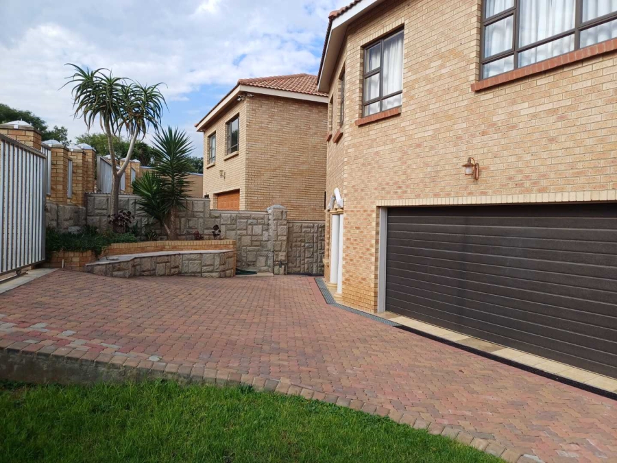 6 Bedroom Property for Sale in South Crest Gauteng