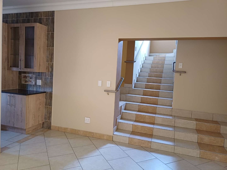 6 Bedroom Property for Sale in South Crest Gauteng