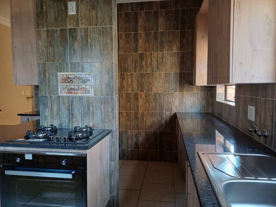 6 Bedroom Property for Sale in South Crest Gauteng
