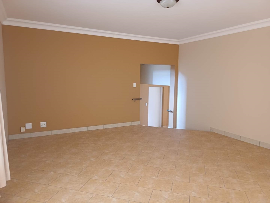 6 Bedroom Property for Sale in South Crest Gauteng