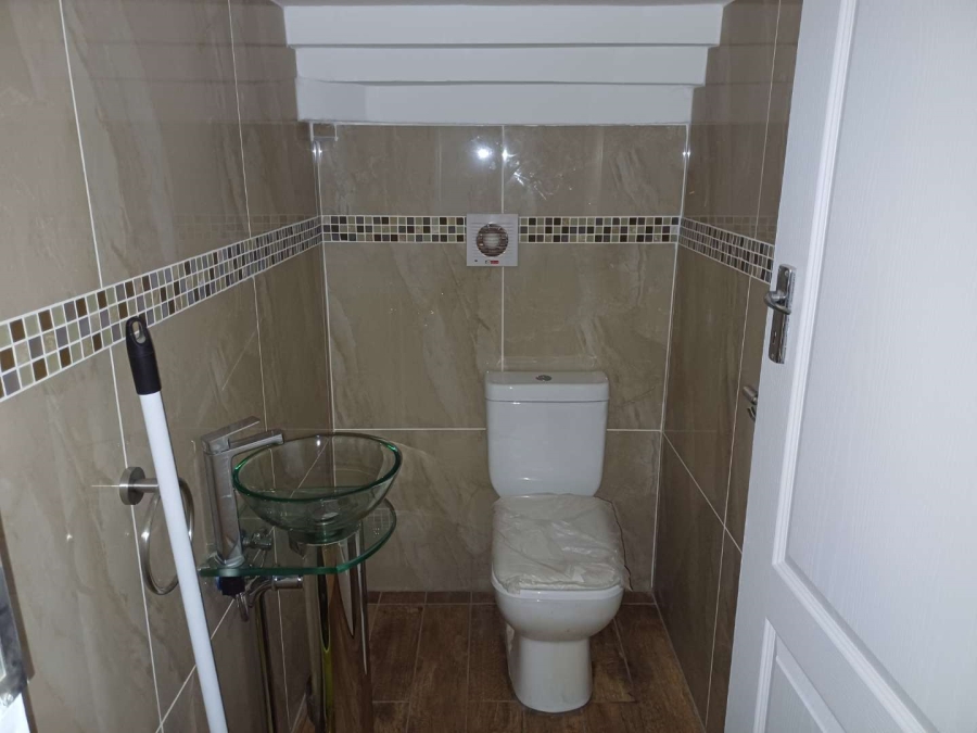 6 Bedroom Property for Sale in South Crest Gauteng