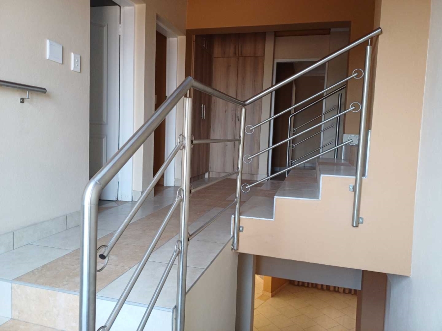 6 Bedroom Property for Sale in South Crest Gauteng
