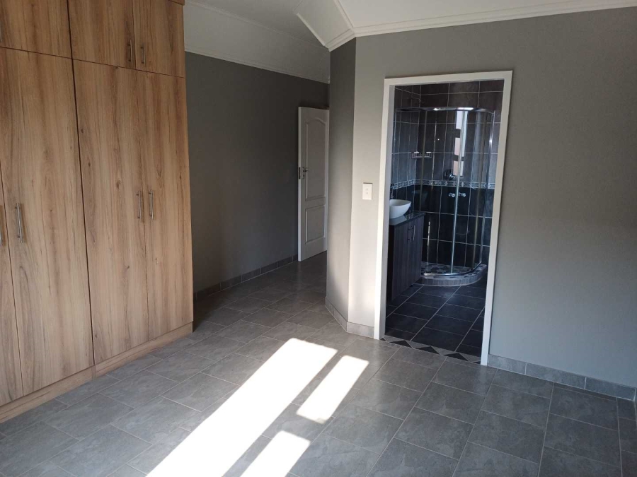6 Bedroom Property for Sale in South Crest Gauteng