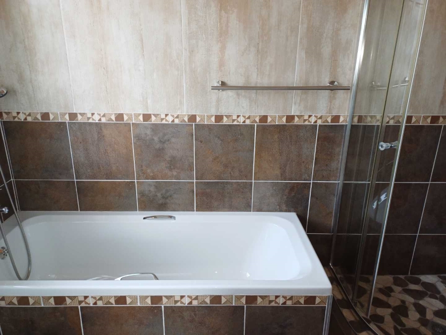 6 Bedroom Property for Sale in South Crest Gauteng