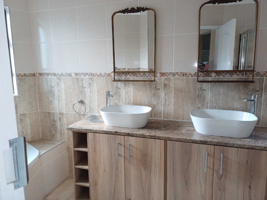 6 Bedroom Property for Sale in South Crest Gauteng