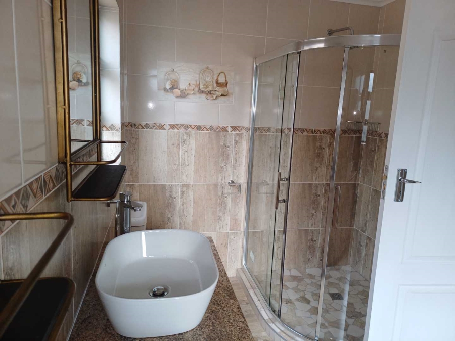 6 Bedroom Property for Sale in South Crest Gauteng