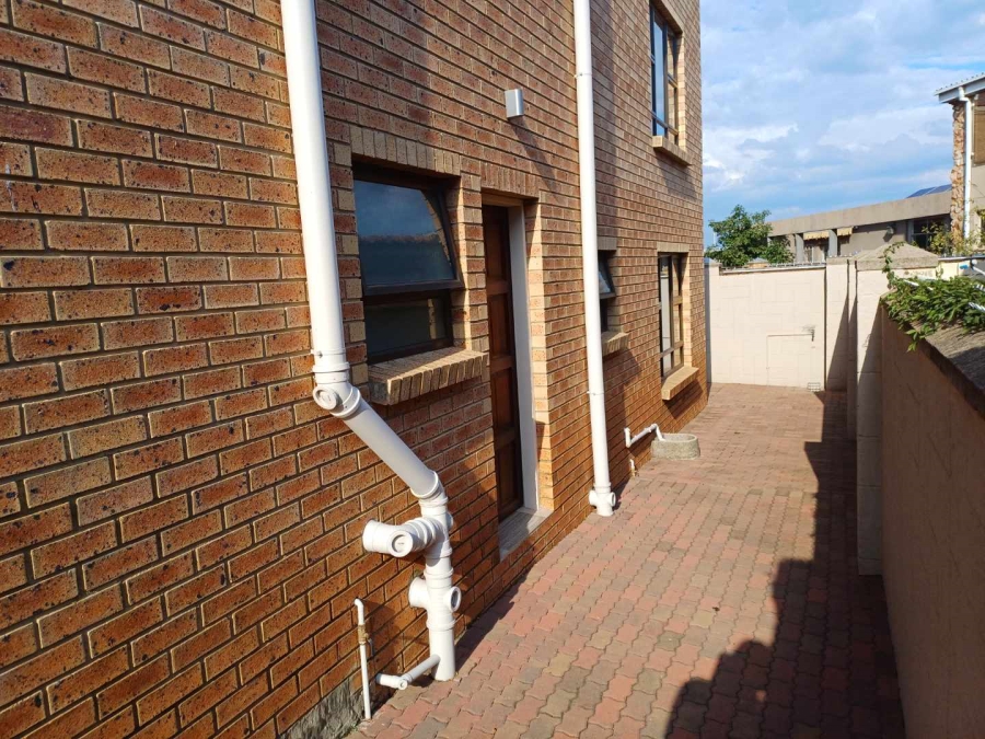 6 Bedroom Property for Sale in South Crest Gauteng