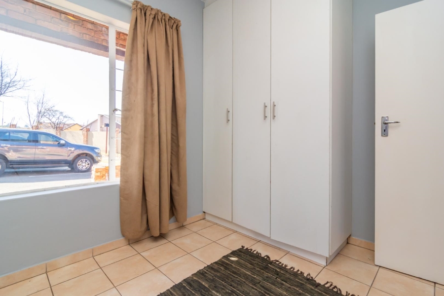 To Let 2 Bedroom Property for Rent in Groblerpark Gauteng