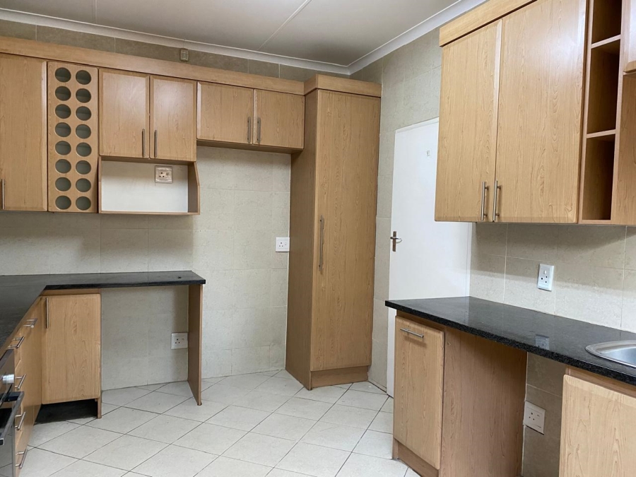 To Let 3 Bedroom Property for Rent in River Club Gauteng