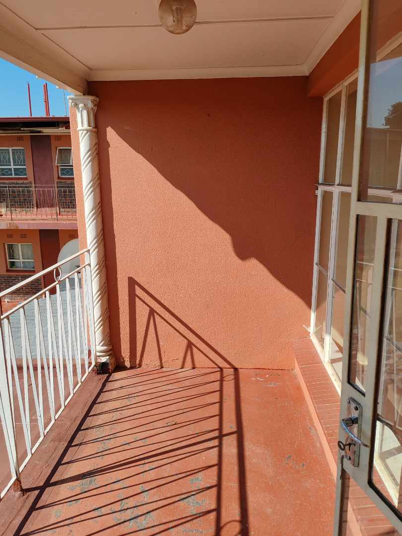 To Let 1 Bedroom Property for Rent in Horison View Gauteng