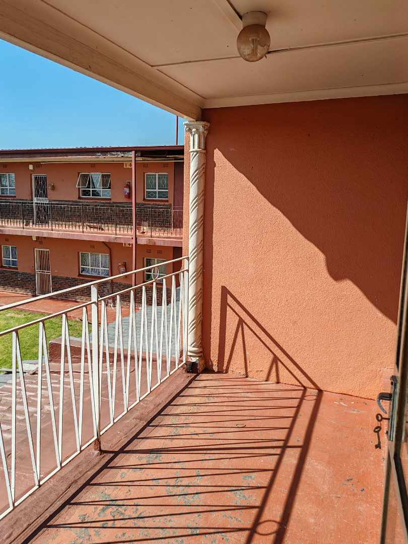 To Let 1 Bedroom Property for Rent in Horison View Gauteng