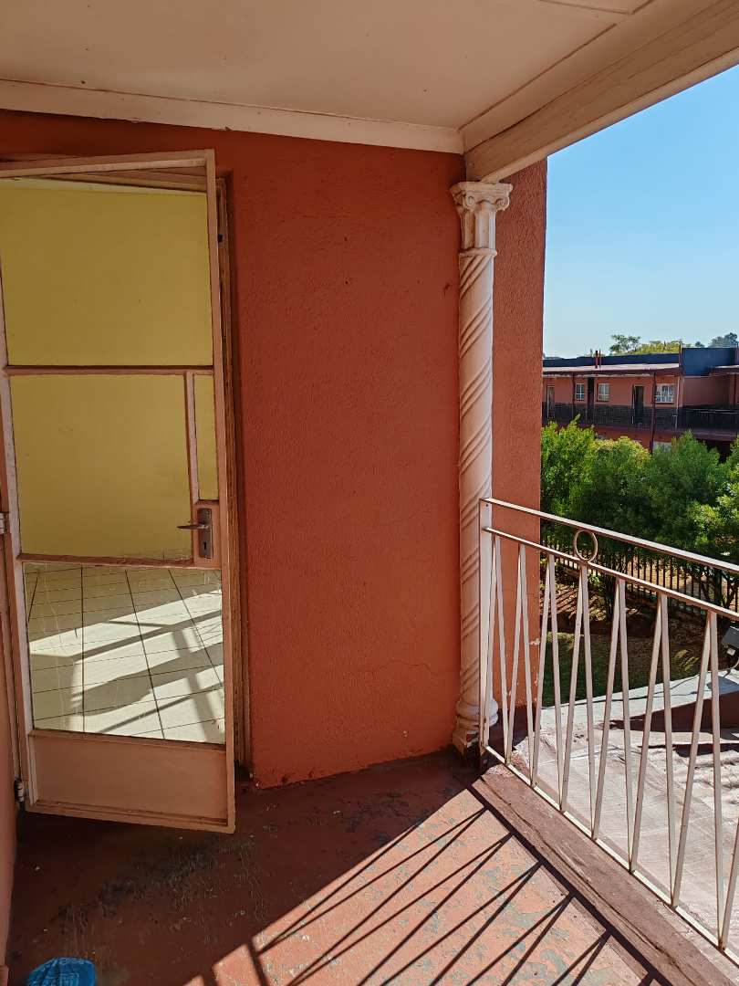 To Let 1 Bedroom Property for Rent in Horison View Gauteng