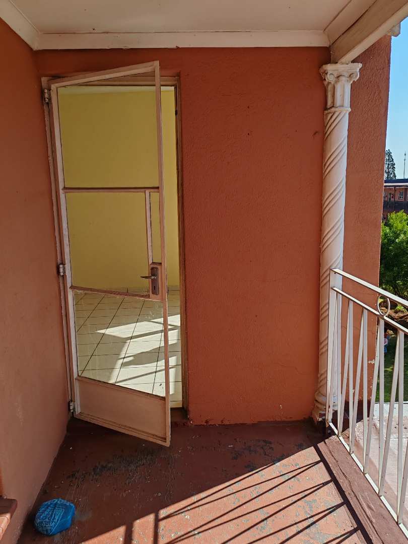 To Let 1 Bedroom Property for Rent in Horison View Gauteng