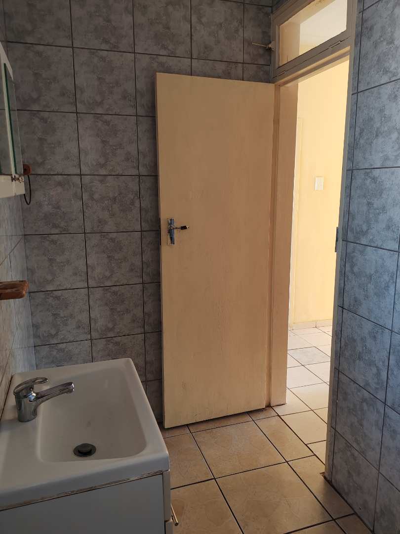 To Let 1 Bedroom Property for Rent in Horison View Gauteng