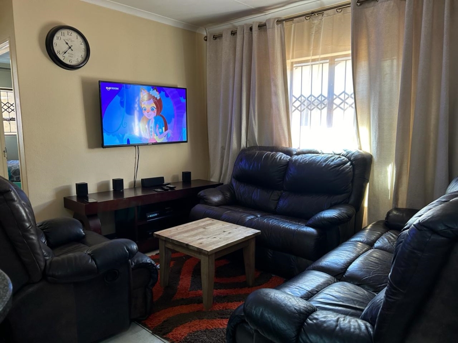 2 Bedroom Property for Sale in Clayville Gauteng