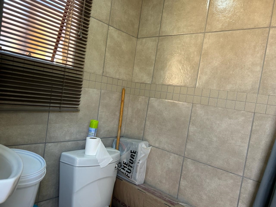 2 Bedroom Property for Sale in Clayville Gauteng