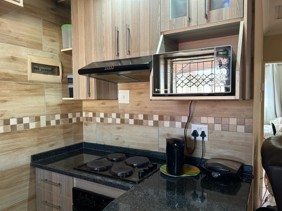 2 Bedroom Property for Sale in Clayville Gauteng
