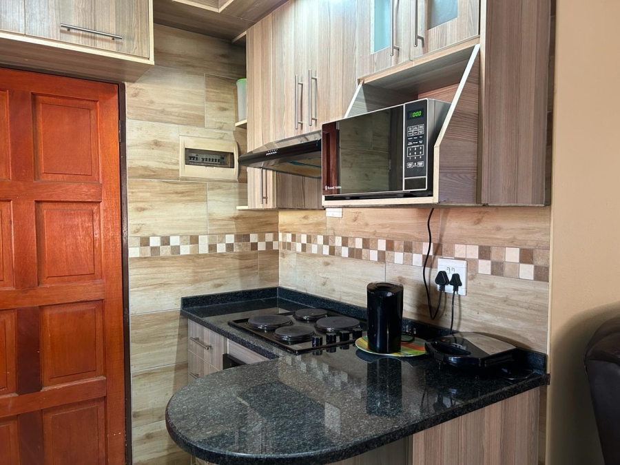 2 Bedroom Property for Sale in Clayville Gauteng