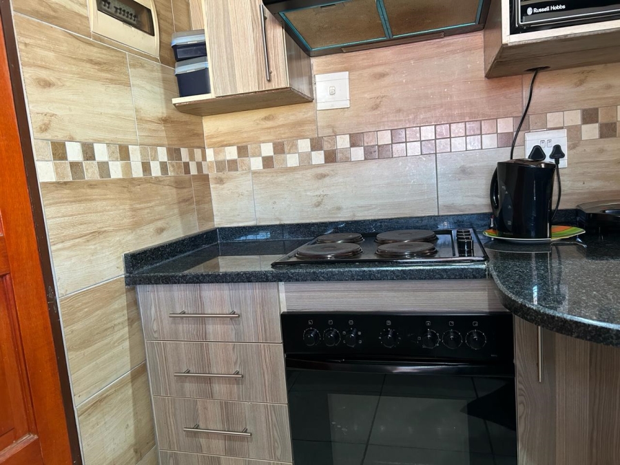 2 Bedroom Property for Sale in Clayville Gauteng
