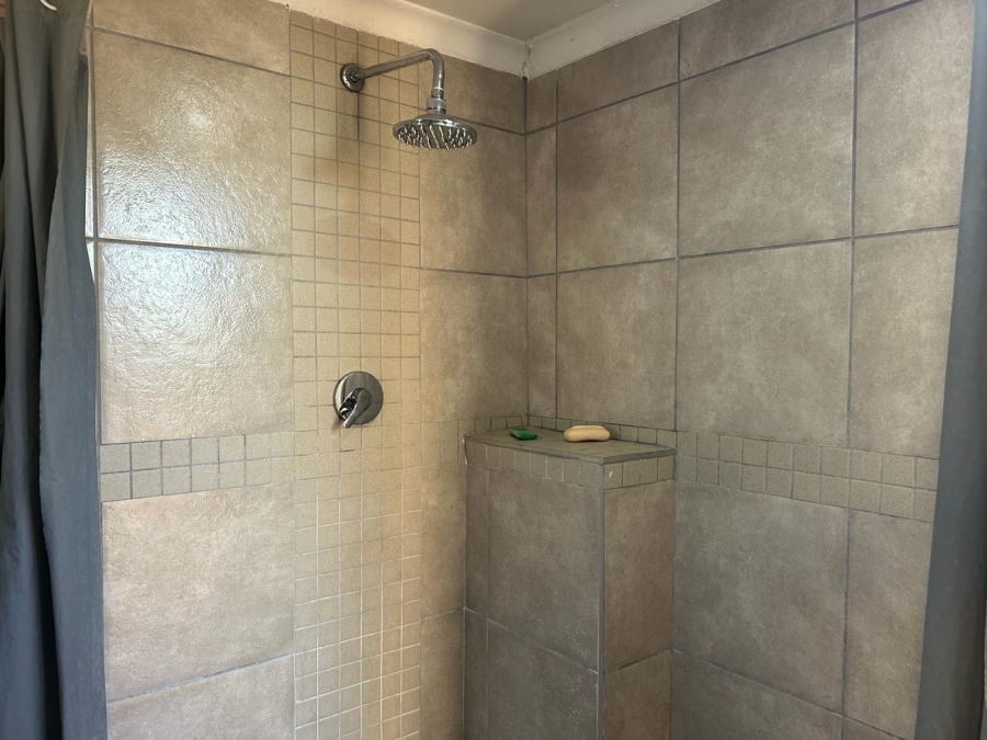 2 Bedroom Property for Sale in Clayville Gauteng