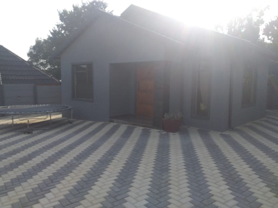 To Let 2 Bedroom Property for Rent in Brackenhurst Gauteng