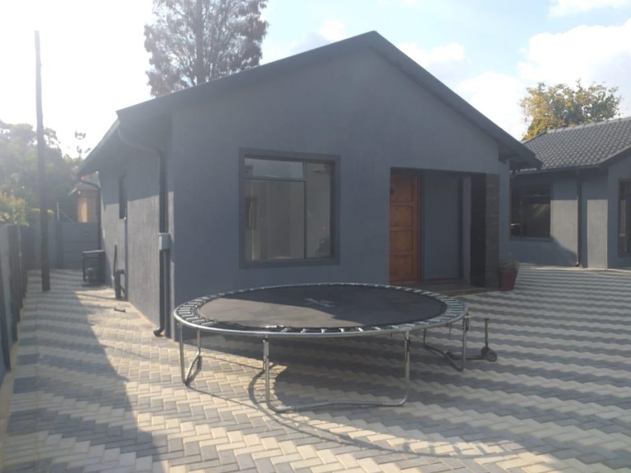 To Let 2 Bedroom Property for Rent in Brackenhurst Gauteng