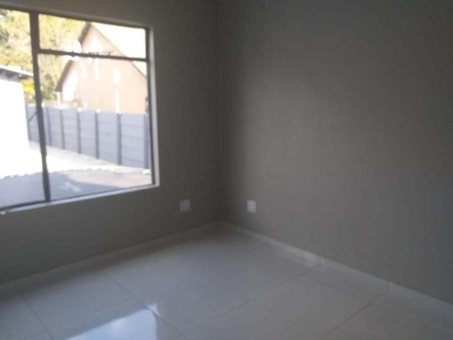 To Let 2 Bedroom Property for Rent in Brackenhurst Gauteng