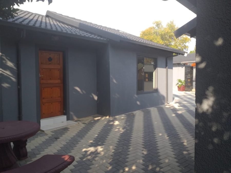 To Let 2 Bedroom Property for Rent in Brackenhurst Gauteng