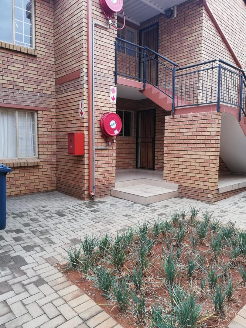 To Let 2 Bedroom Property for Rent in Olympus Gauteng