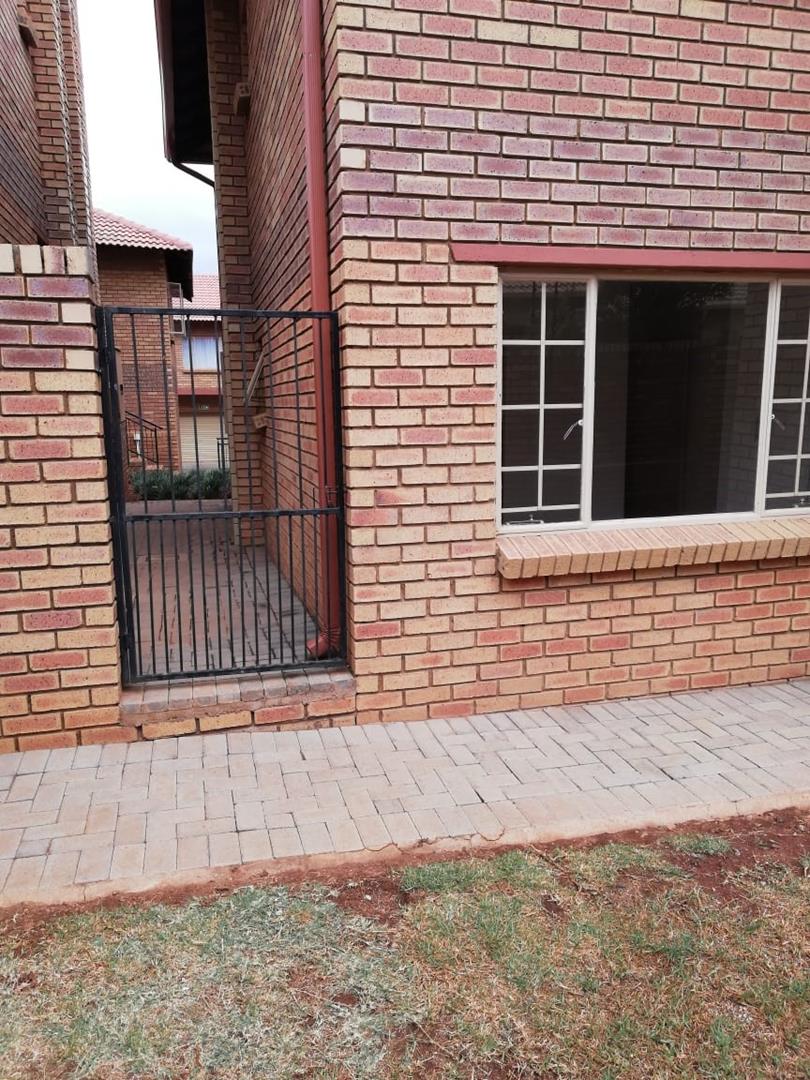 To Let 2 Bedroom Property for Rent in Olympus Gauteng