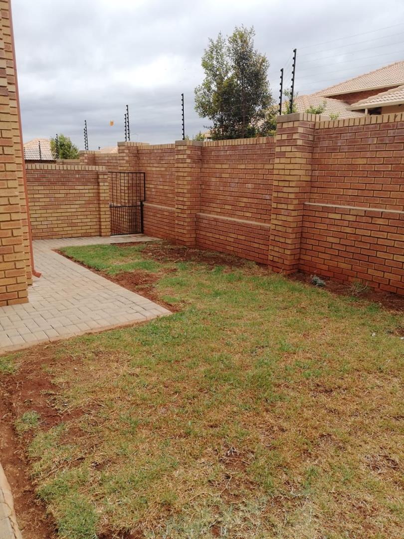 To Let 2 Bedroom Property for Rent in Olympus Gauteng