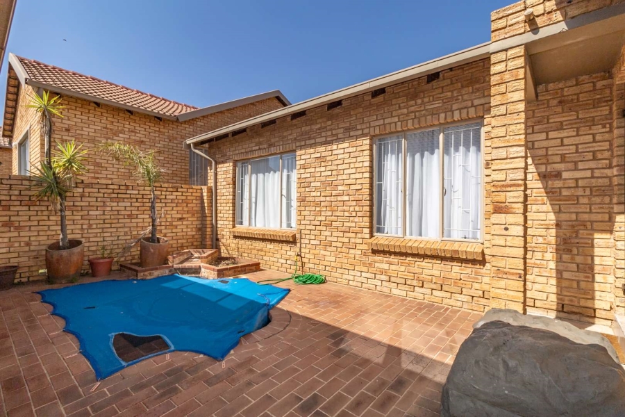 To Let 3 Bedroom Property for Rent in Wilgeheuwel Gauteng