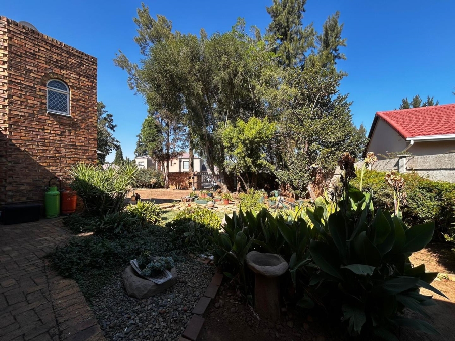 4 Bedroom Property for Sale in Brackendowns Gauteng