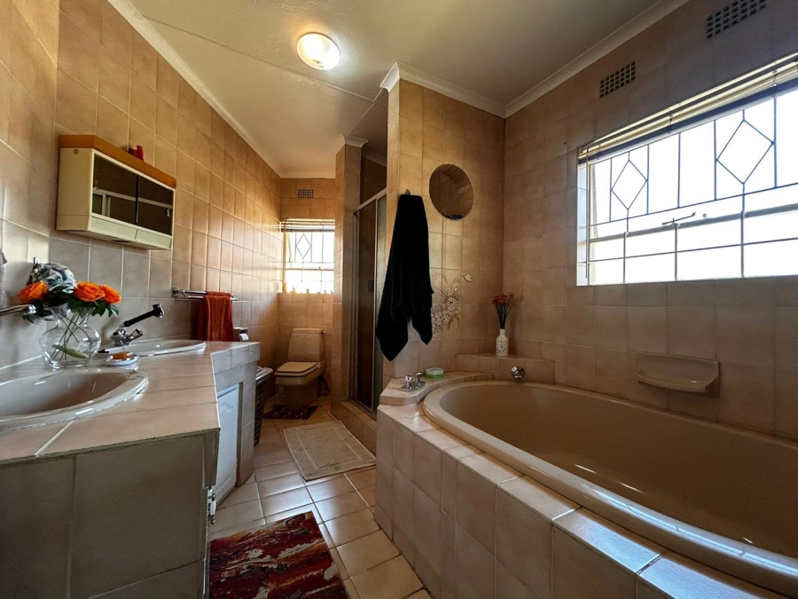 4 Bedroom Property for Sale in Brackendowns Gauteng