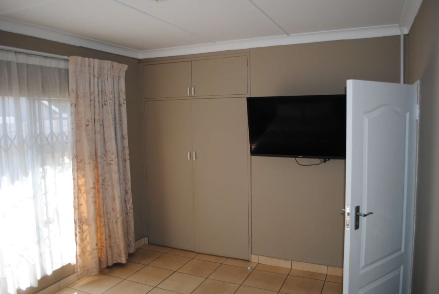 4 Bedroom Property for Sale in Rothdene Gauteng