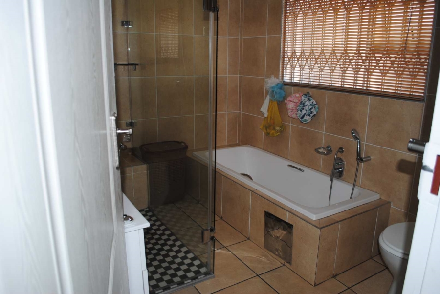 4 Bedroom Property for Sale in Rothdene Gauteng