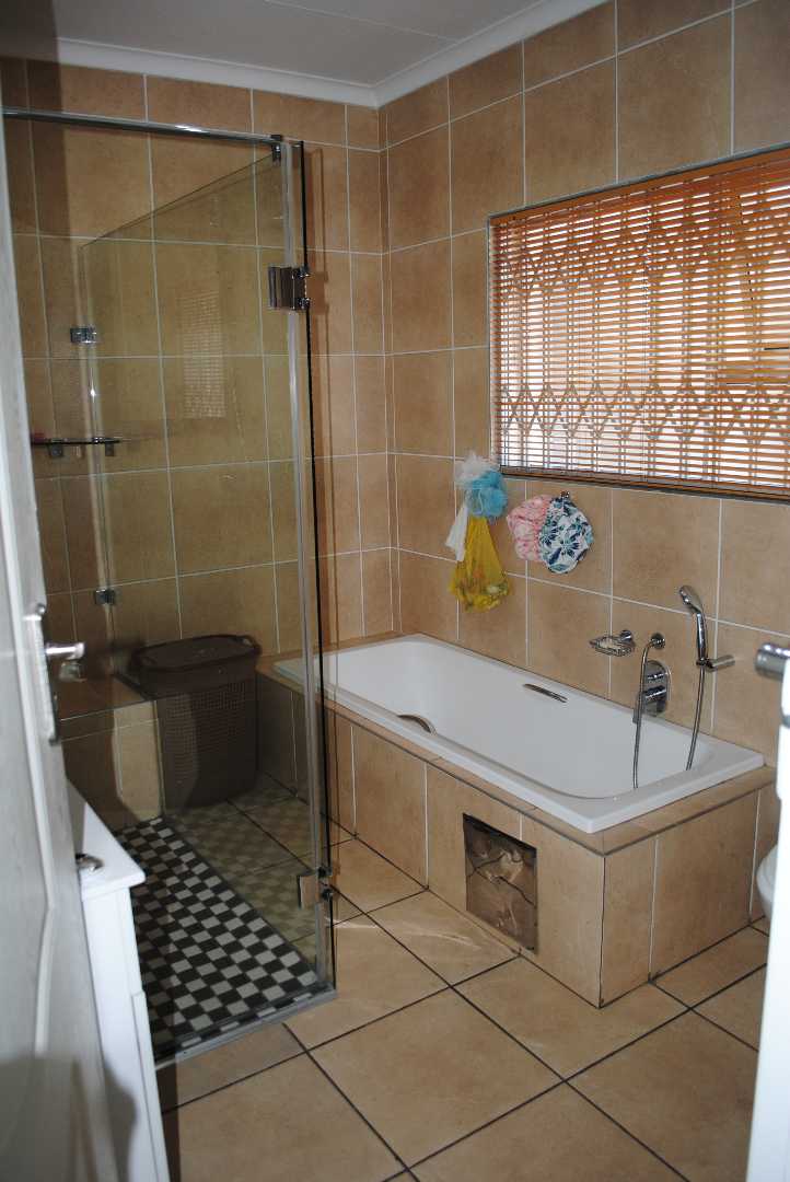 4 Bedroom Property for Sale in Rothdene Gauteng