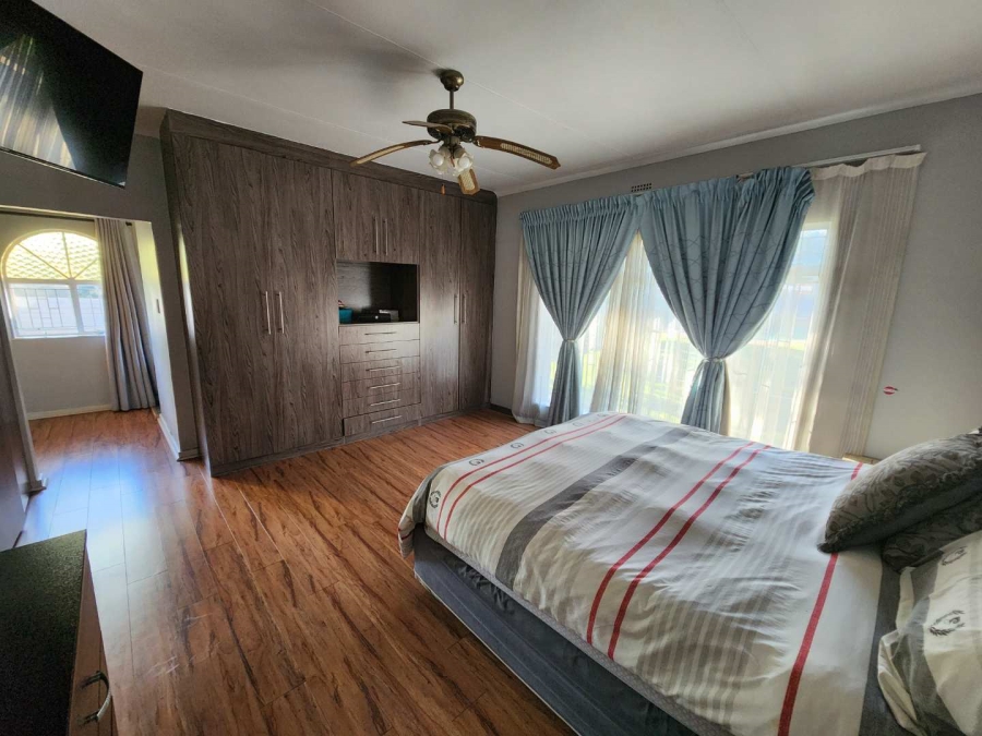 4 Bedroom Property for Sale in Brackenhurst Gauteng