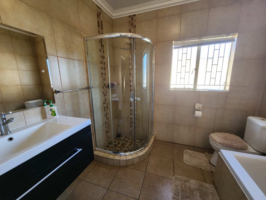 4 Bedroom Property for Sale in Brackenhurst Gauteng