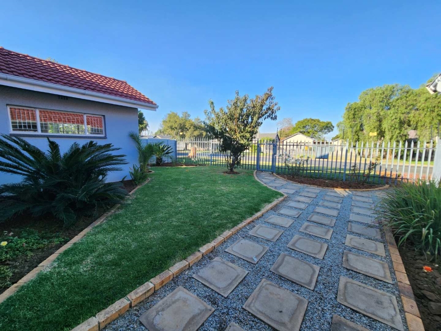 4 Bedroom Property for Sale in Brackenhurst Gauteng